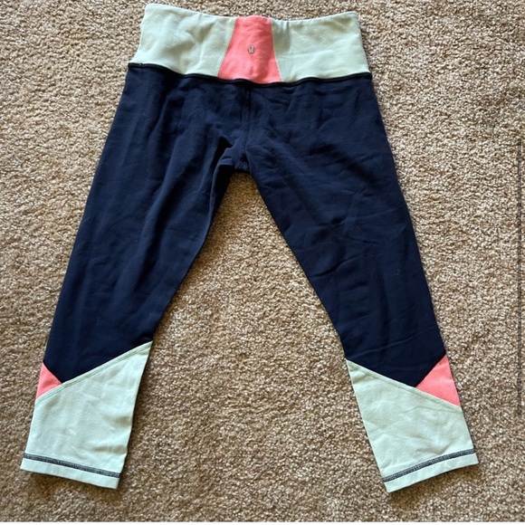 Lululemon Embody crop - Picture 3 of 5
